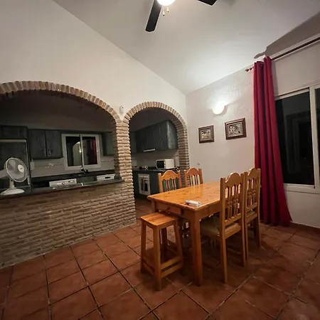 Cd-1383 Three Bedroom With Pool Vinuela