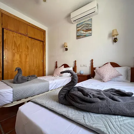 Cd-1383 Three Bedroom With Pool Vinuela