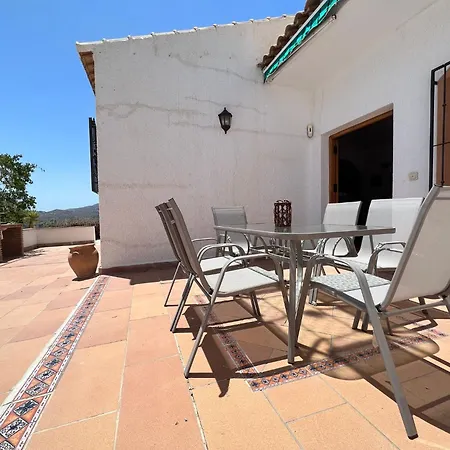Cd-1383 Three Bedroom With Pool